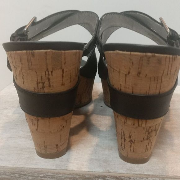 👍 Guess Wedge platform Sandals.  S3 - Picture 4 of 7